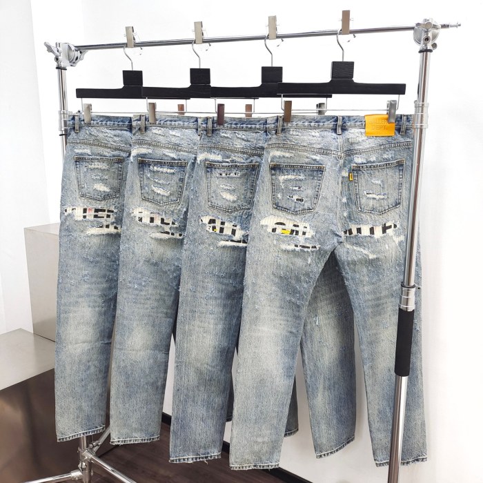 1:1 quality version Erosive letter patch jeans