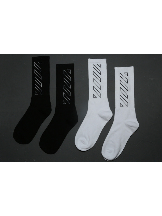 Geometric hollowed-out warning line movement mid-tube socks 2 colors