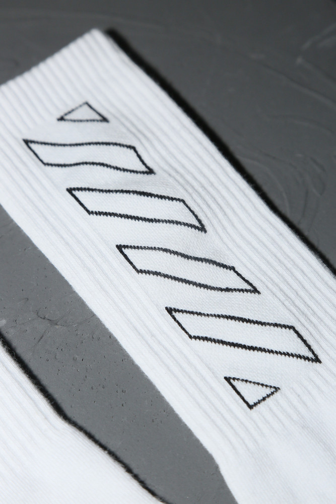 Geometric hollowed-out warning line movement mid-tube socks 2 colors