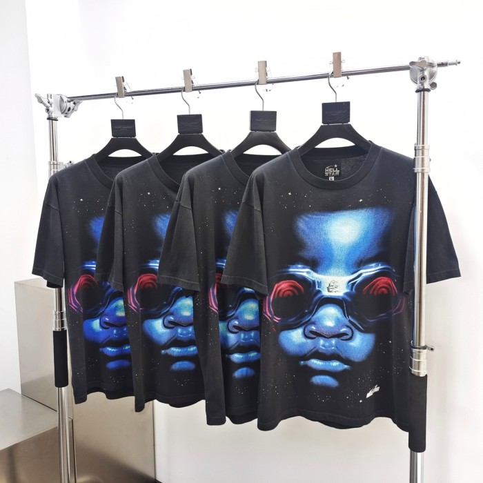 [50% Off]Hellstar Studio [Big & Tall for weights up to 260 lbs]1:1 quality version HS Goggles Portrait Black Tee with NFC tag 27154033