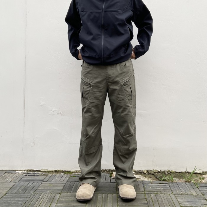 Three-dimensional cut multi-pocket outdoor straight leg cargo pants 3 colors