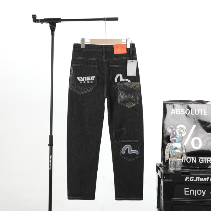 Appliquéd Embroidered Seagull Multi-Pocket Straight Narrow Leg Jeans 2 colors