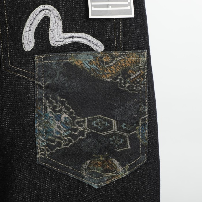 Appliquéd Embroidered Seagull Multi-Pocket Straight Narrow Leg Jeans 2 colors
