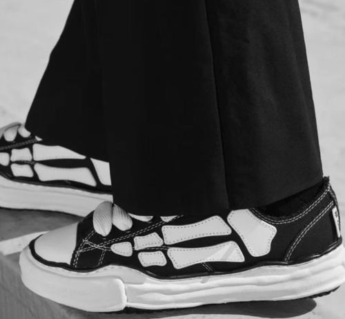 1:1 quality version 27870224 MMY Co-Branded  Bones Canvas Sneakers 2 colors