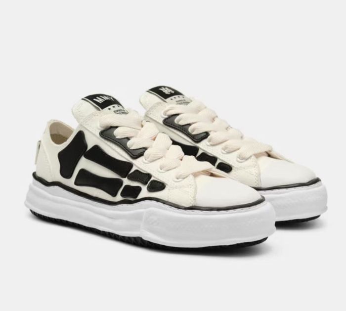 1:1 quality version 27870224 MMY Co-Branded  Bones Canvas Sneakers 2 colors