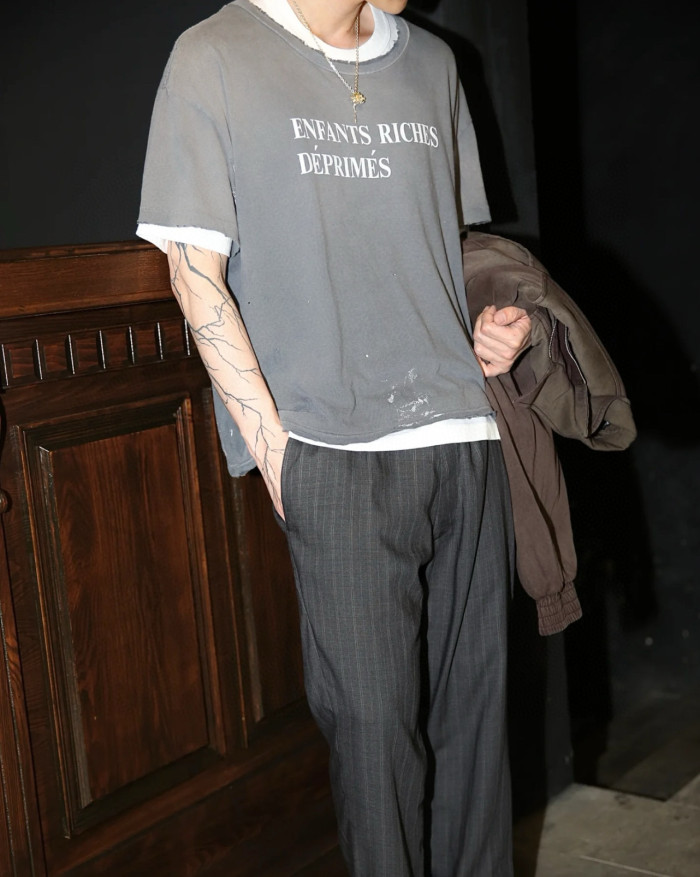 28030637 Letter Printed Torn Washed Version Tee