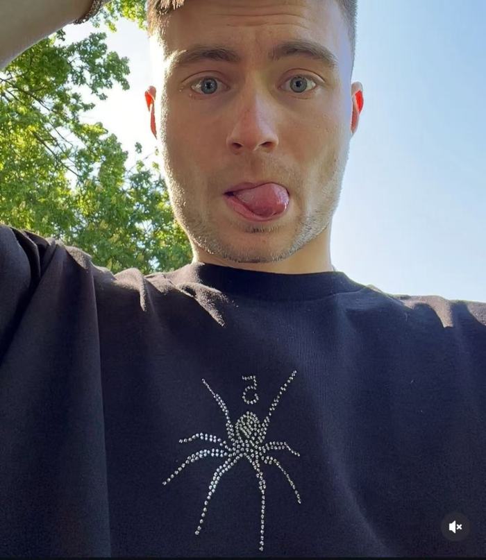 1:1 quality version 28195419 Rhinestone Spider Tee