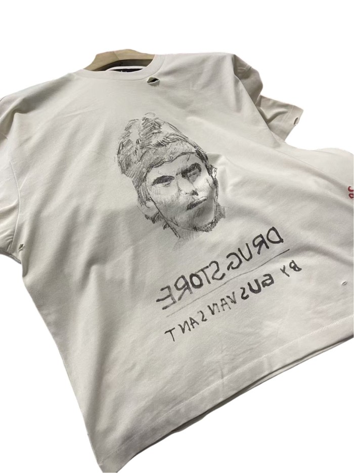 Sketch Portrait Red Letter Print Tee 28751629