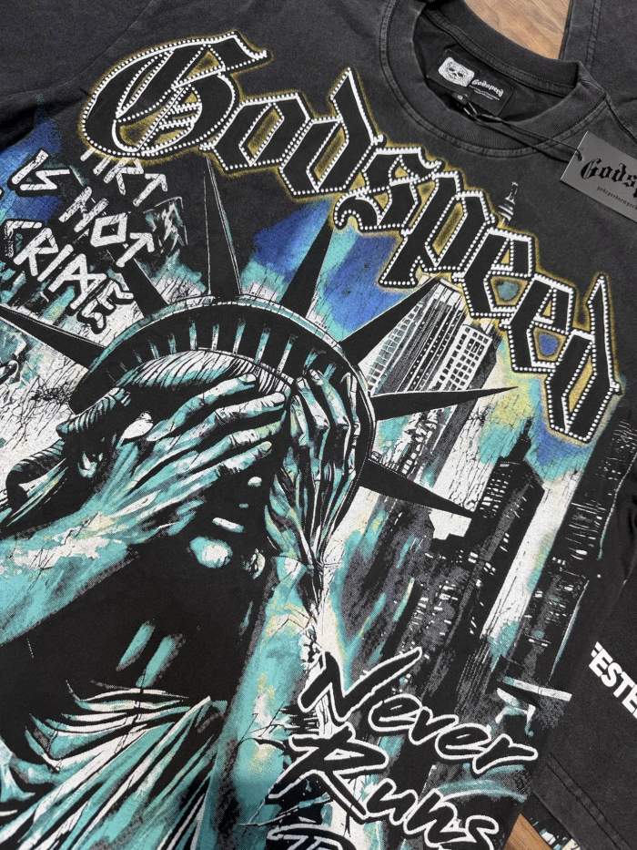 Vintage  Art Is Not A Crime  Liberty Statue Printed Distressed T-shirt 29038235