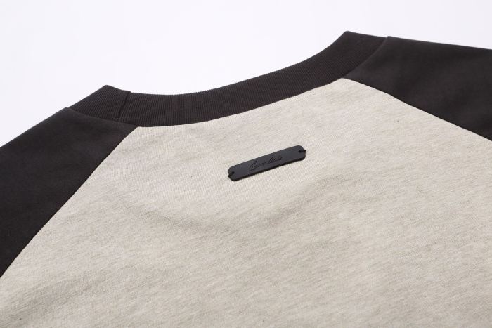 Raglan contrast stitching, chest with hidden pattern embroidery T-shirt 2 colors 29053811