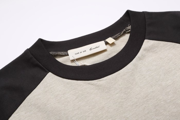 Raglan contrast stitching, chest with hidden pattern embroidery T-shirt 2 colors 29053811
