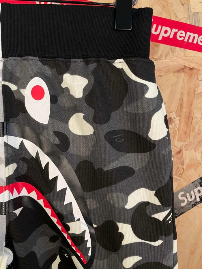1:1 quality version Black&White Full Print Luminous Shark Heavyweight Shorts 29060707