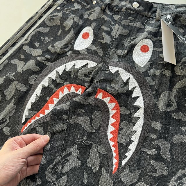 1:1 quality version Jorts Black Camouflage Shark Embroidery Denim Shorts 29060626