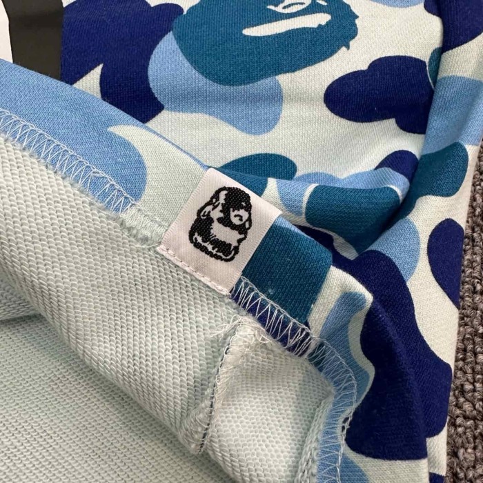 Blue Camouflage All-over Shark Print Casual Cotton Shorts 29060826