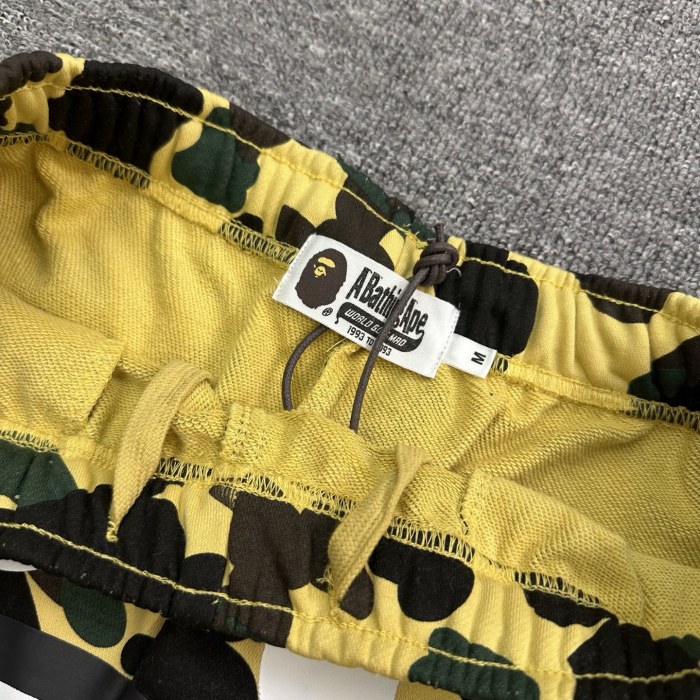 Yellow Camouflage All-over Shark Print Casual Cotton Shorts 29062650