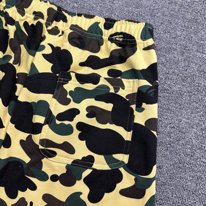 Yellow Camouflage All-over Shark Print Casual Cotton Shorts 29062650