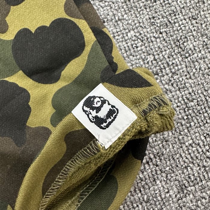 Olive Camouflage All-over Shark Print Casual Cotton Shorts 29062657