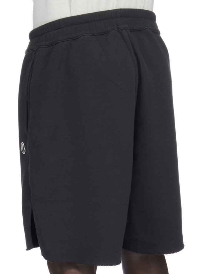 1:1 quality version Co-branded Moncler Logo Embroidered Split Raw Edge Shorts 29214047
