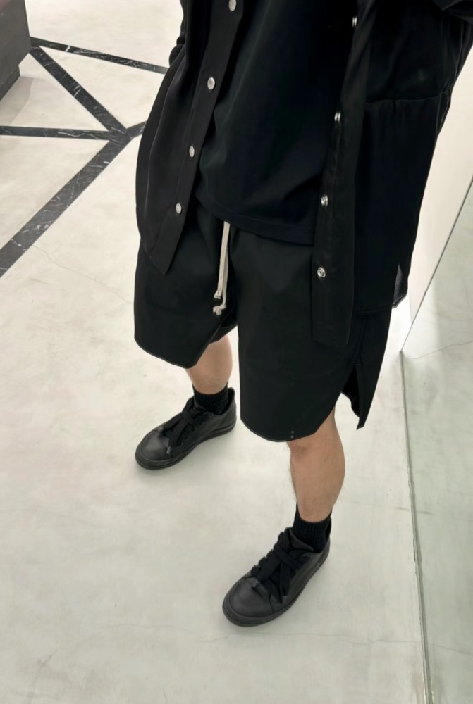 1:1 quality version Minimal Solid Color Split Raw Edge Shorts 29214044