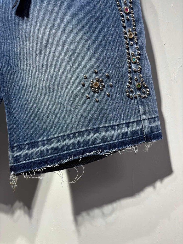 Multi-Color Rhinestone & Metal Stud Embellished Raw Frayed Hem Knee Length Denim Shorts 2 colors 29307055