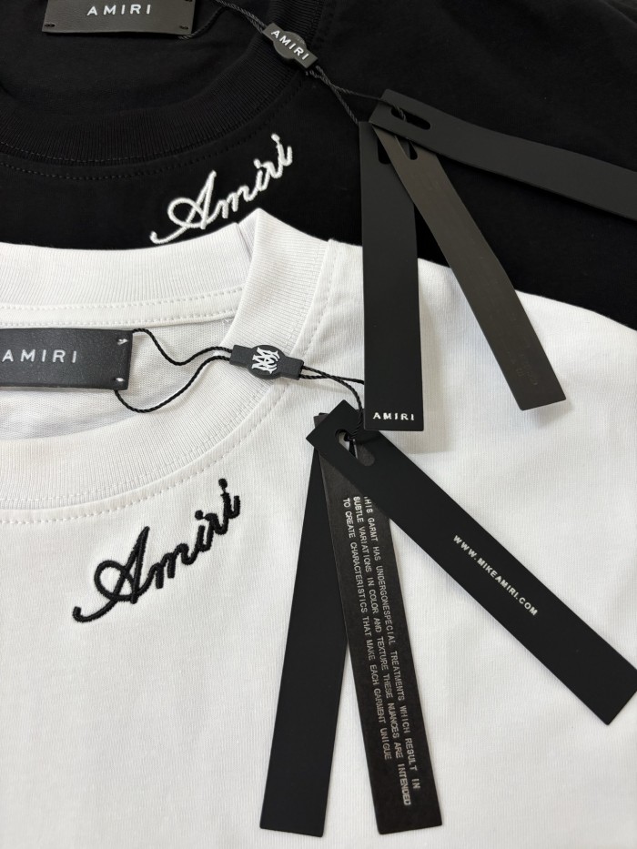 Single-Sided Chest Mini Cursive Script Logo Plain Back Tee 2 colors 29307003