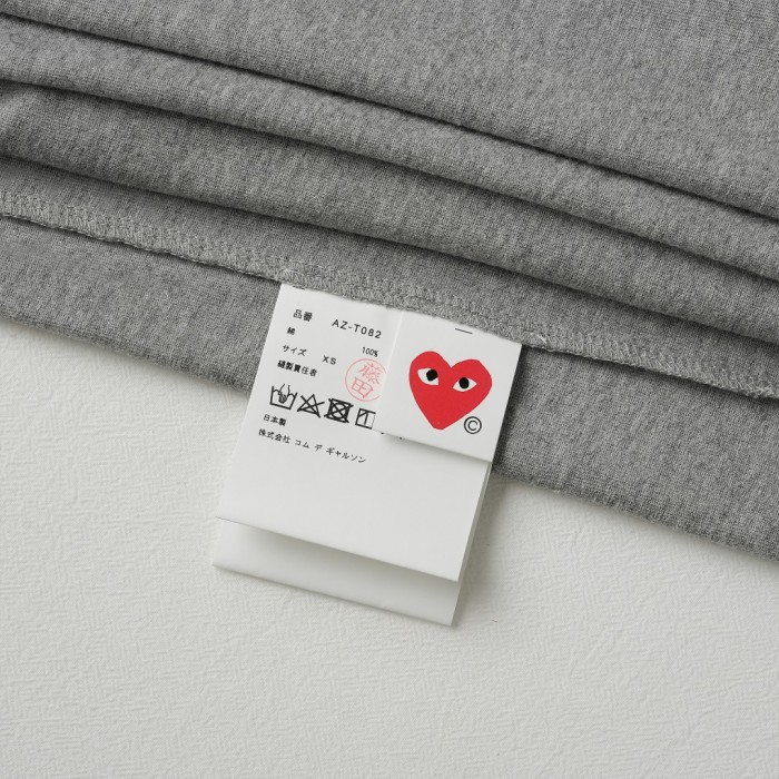 1:1 quality version Inverted Play Letter Middle Black Heart Two Eyes Print Bottom Full Brand English 2 colors Tee 29332254
