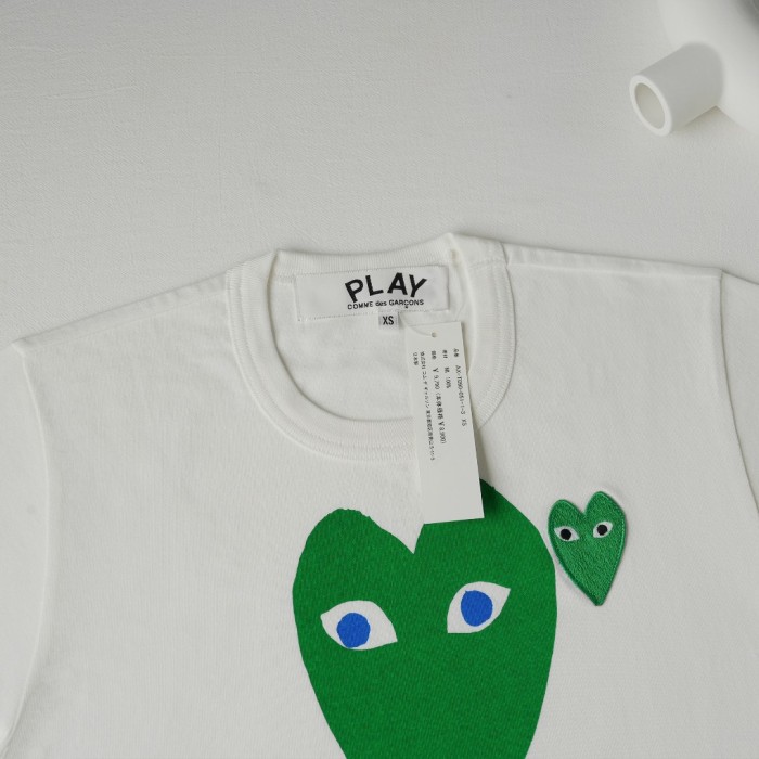 1:1 quality version Green Solid Heart Print With Blue Pupil Eyes Right Side Same Tone Mini Green Heart Embroidery Tee 29332199