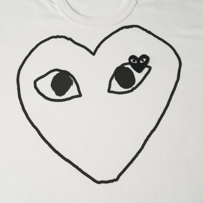 1:1 quality version Chest Black Hand Drawn Outline Hollow Eyed Big Heart Print Right Eye Inset Mini Black Heart Couple Tee 29332172