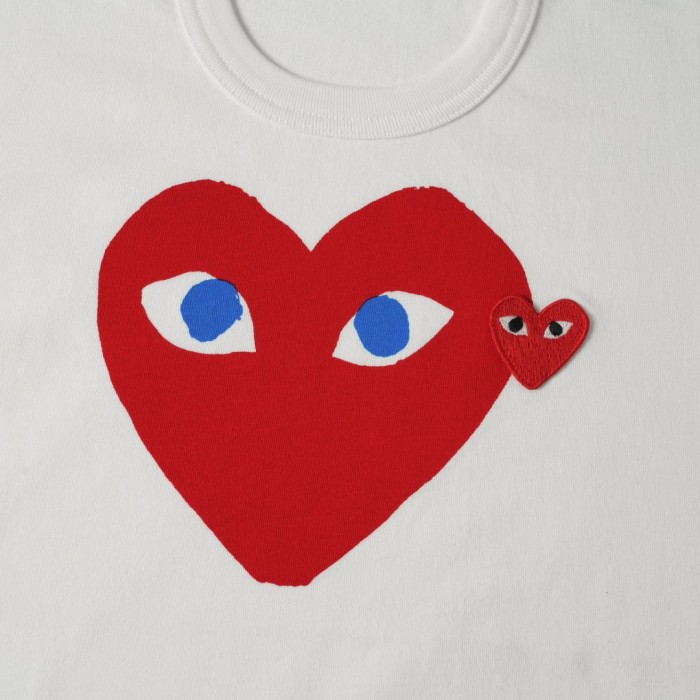 1:1 quality version Red Solid Heart Print With Blue Pupil Eyes Right Side Mini Red Heart Embroidery Tee 29332218