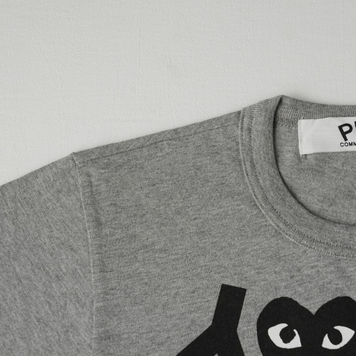 1:1 quality version Inverted Play Letter Middle Black Heart Two Eyes Print Bottom Full Brand English 2 colors Tee 29332254