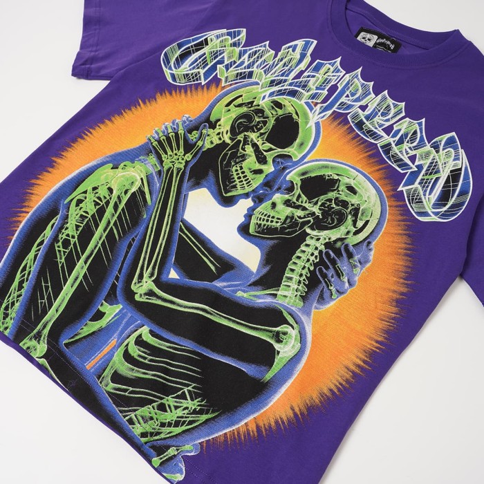 Y2K Gothic Streetwear Front Godspeed Gothic Font Glowing Green Kissing Skeleton Couple Burst Background Print T-Shirt 3 colors 29338262