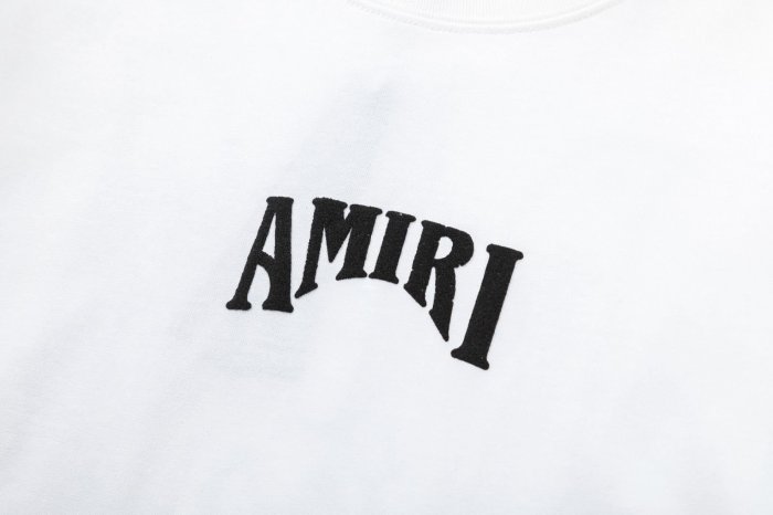 Small M Heart Monogram Print Back Gradient Glitter LA CA Arts District Letter Graphic Tee 3 colors 29342954