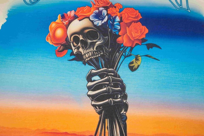 Godspeed Front Desert Skull Holding Bouquet Gothic Print Back G Letter Sentence T-Shirt 2 colors 29443200