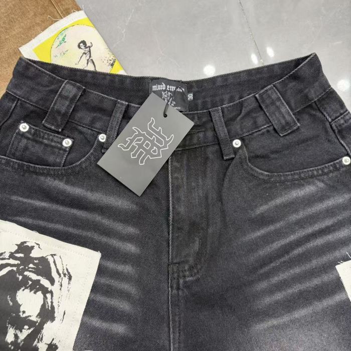 Mixed Emotion Washed Photo Patch Print Side Zigzag Stitch Frayed Denim Shorts 2 colors 29463129