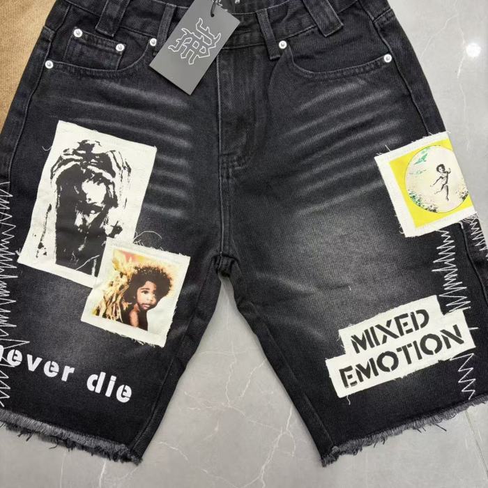 Mixed Emotion Washed Photo Patch Print Side Zigzag Stitch Frayed Denim Shorts 2 colors 29463129