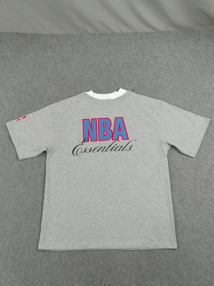 Fear Of God (Essentials) Co-branded back contrast color large letter cursive font gray loose short-sleeved T-shirt 2 colors 29053635