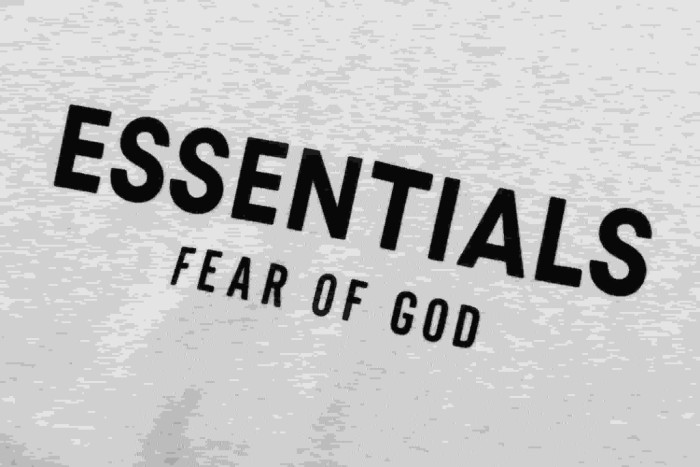 [50% Off]Fear Of God (Essentials) Black Applique Print tee 3 colors